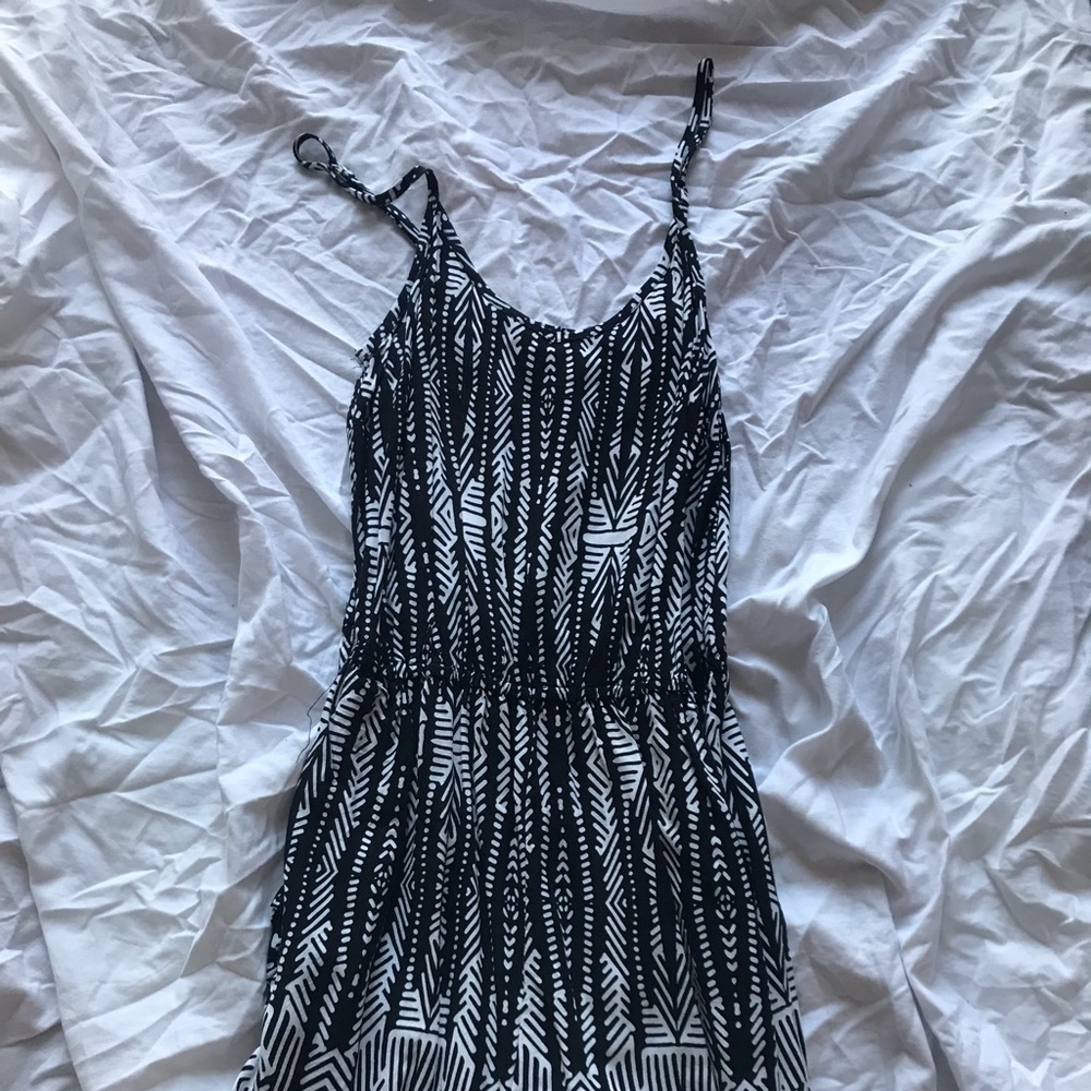 BLACK AND WHITE PATTERNED ROMPER